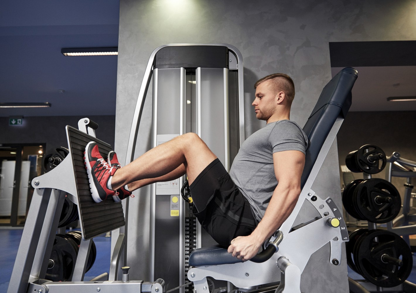 Juoksijan voimatreeni salille (jalkoihin painottuva)