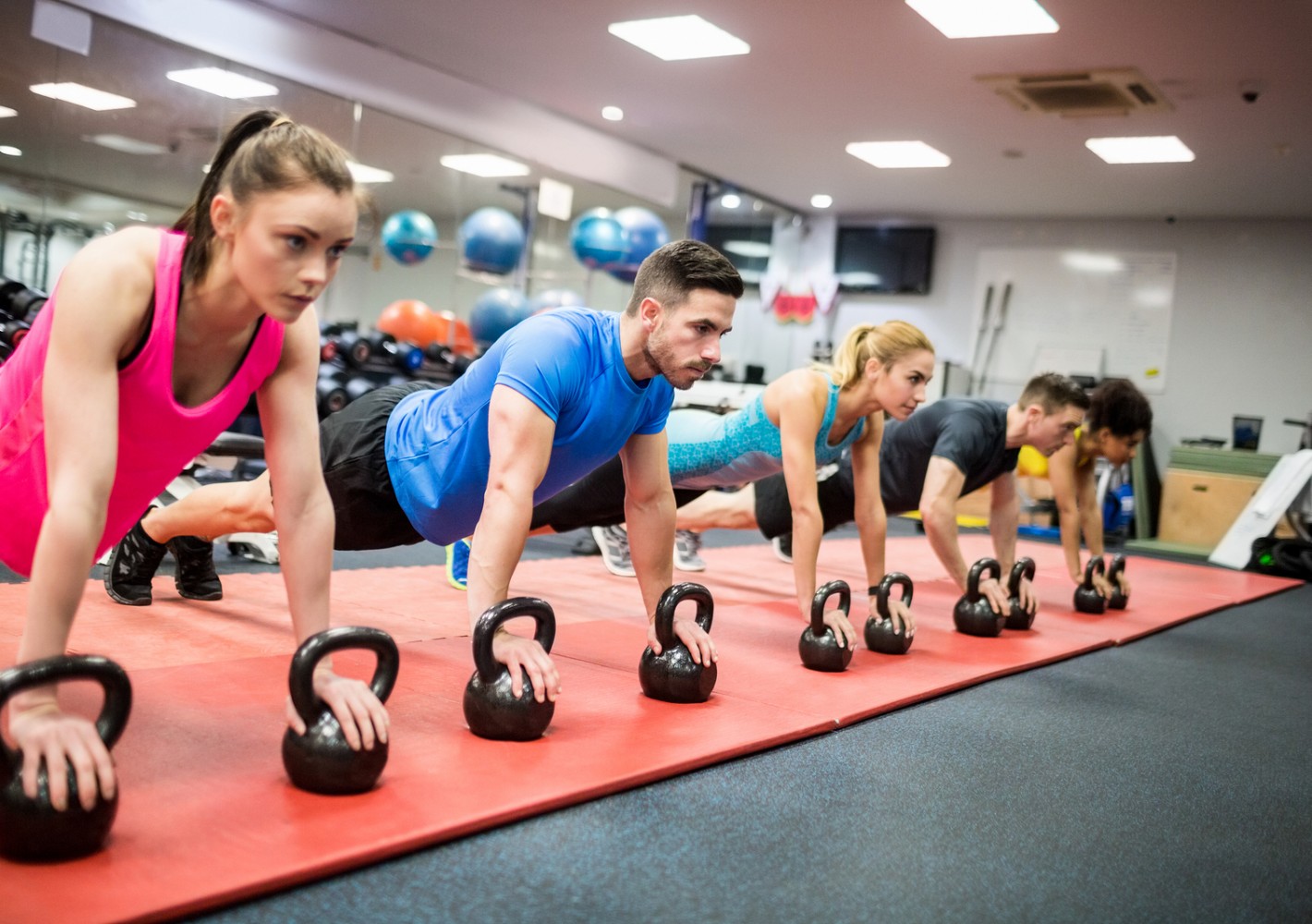 Vahvistava ja kiinteyttävä kahvakuulaharjoittelu